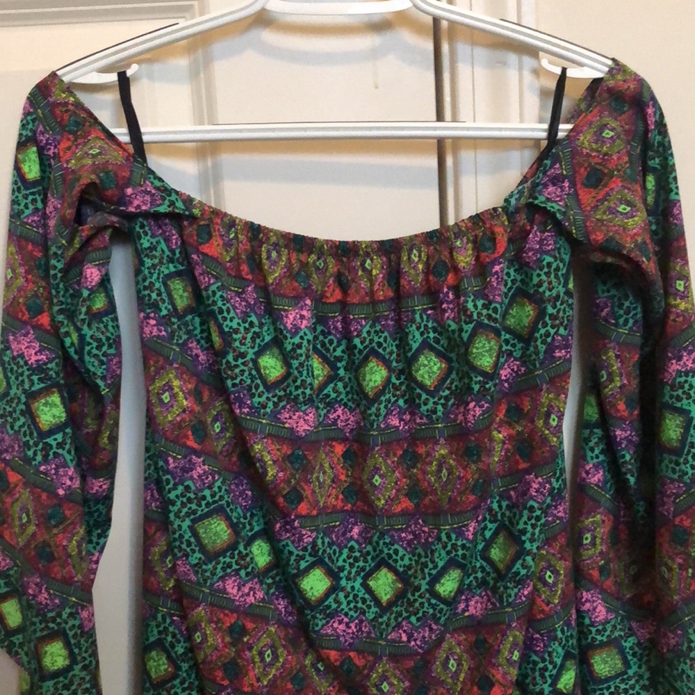Off shoulder patterned blouse - Picture 2 of 4